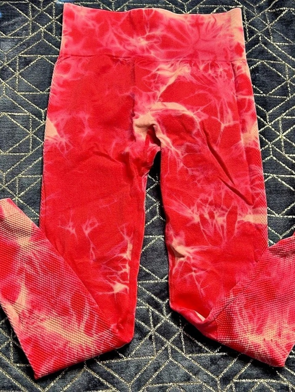 Tie-Dye Leggings in Red & Pink 7
